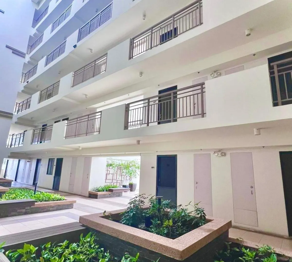 Calathea Luxe Atrium Suite Manila